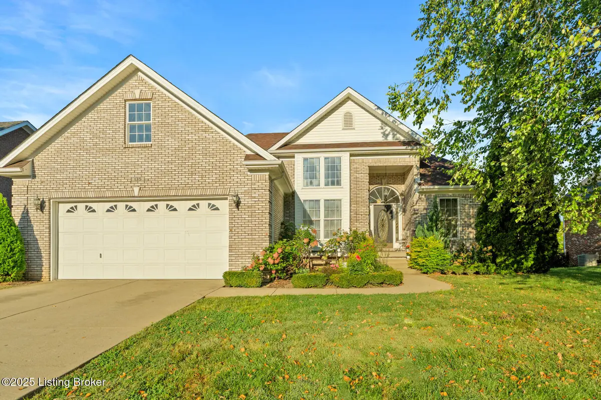 135 Blossom Cir, Shelbyville, KY 40065 - Image #1