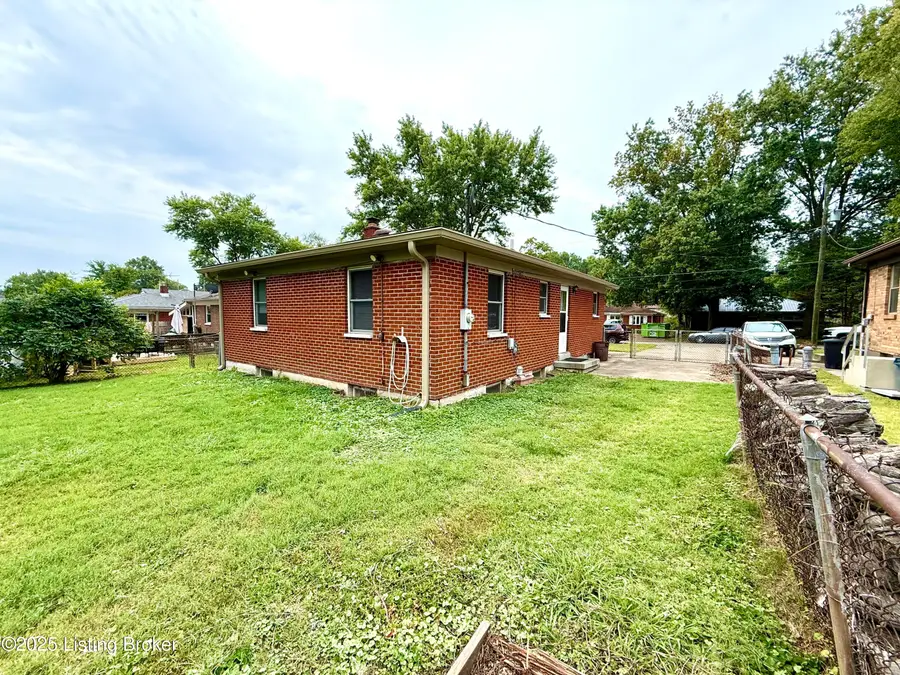 3140 Taylor Dr, Clarksville, IN 47129 - Image #3