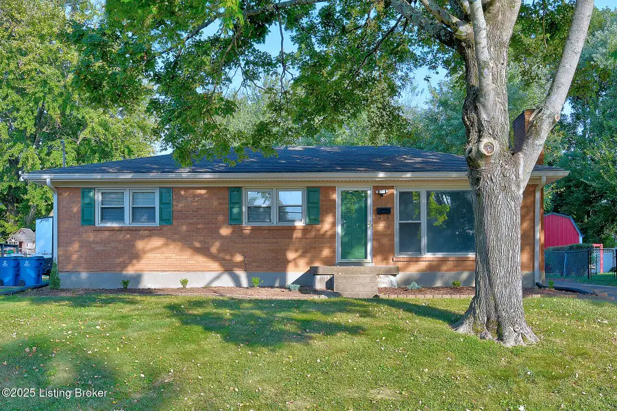 8207 Michael Ray Dr, Louisville, KY 40219 - Image #2