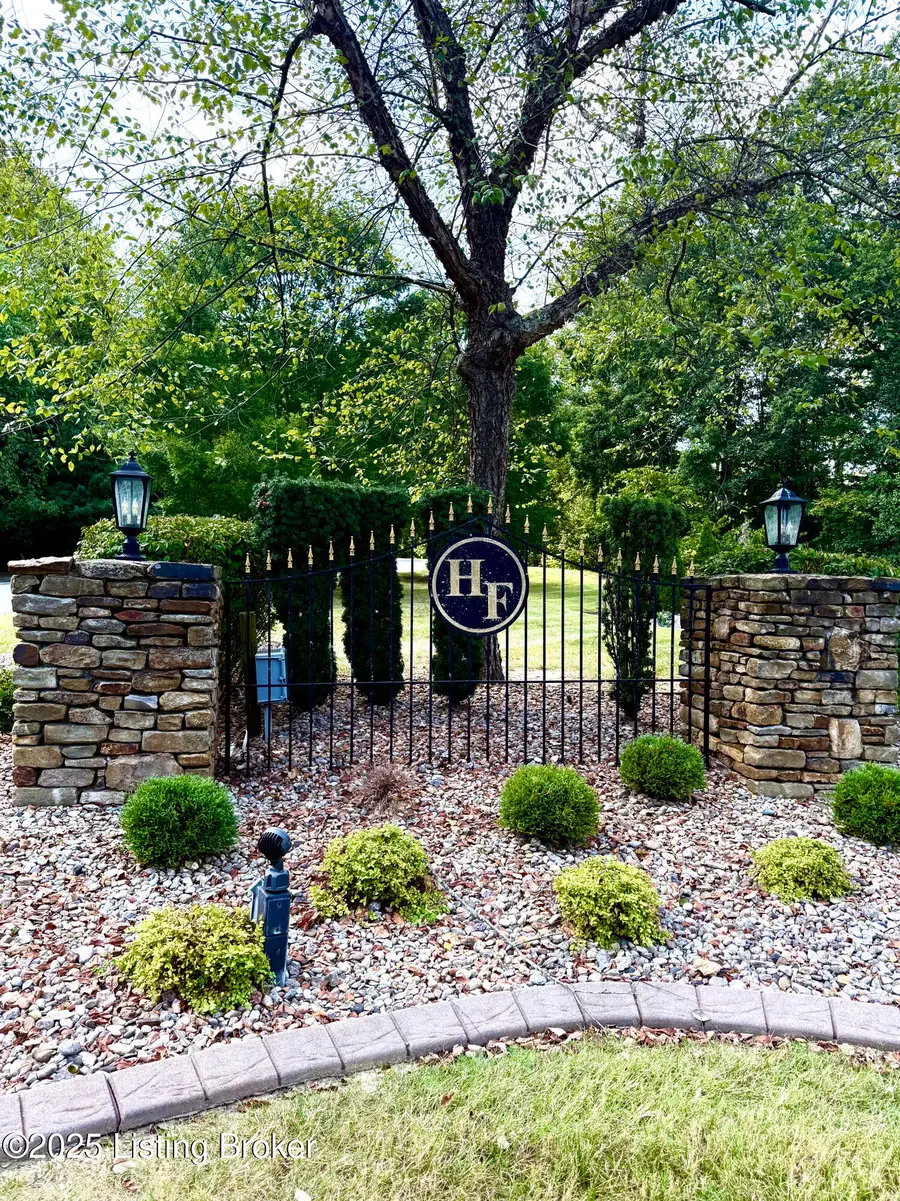 7904 Princess Wood Ct, Louisville, KY 40214 - Image #2