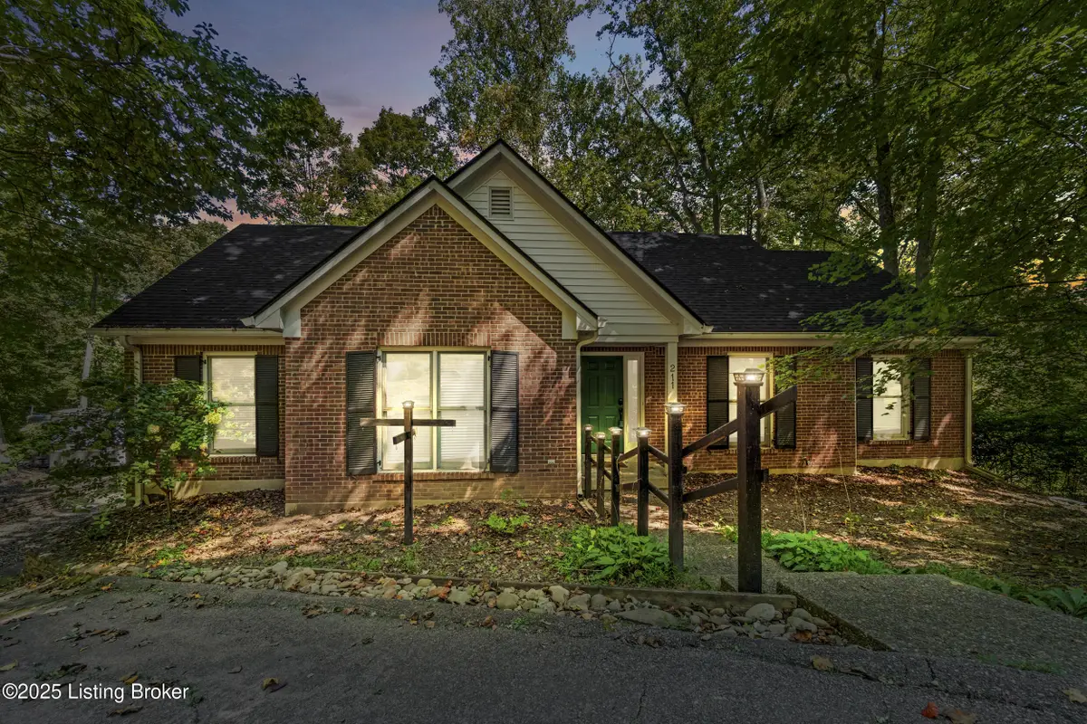 211 Rebel Dr, Pewee Valley, KY 40056 - Image #1