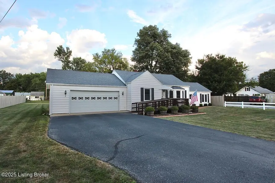 1520 Maple Ct, New Albany, IN 47150 - Image #2