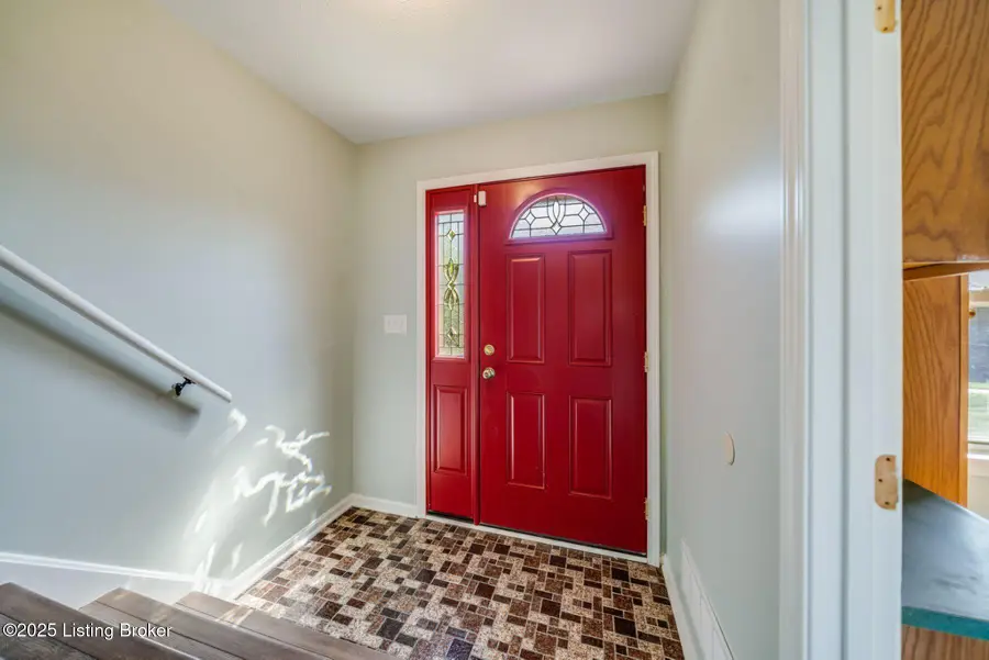 10505 Burns Ct, Louisville, KY 40223 - Image #2