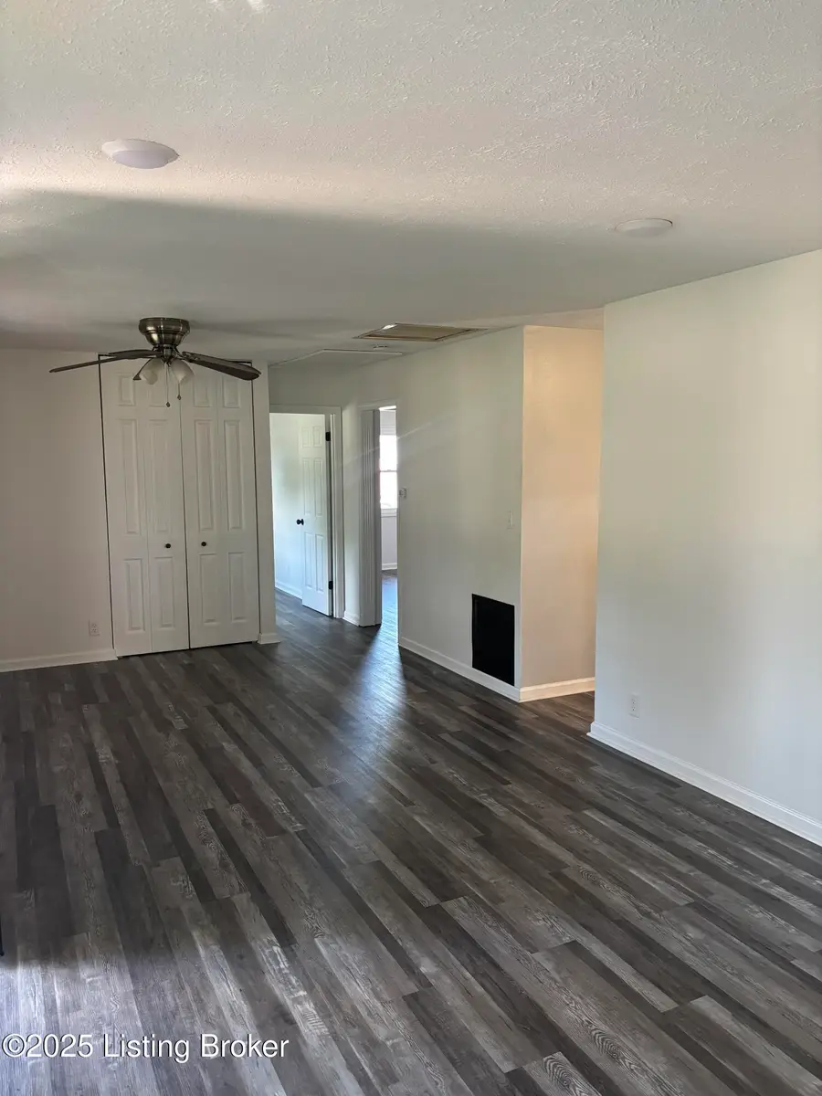 2527 Adrienne Way, Louisville, KY 40216 - Image #2