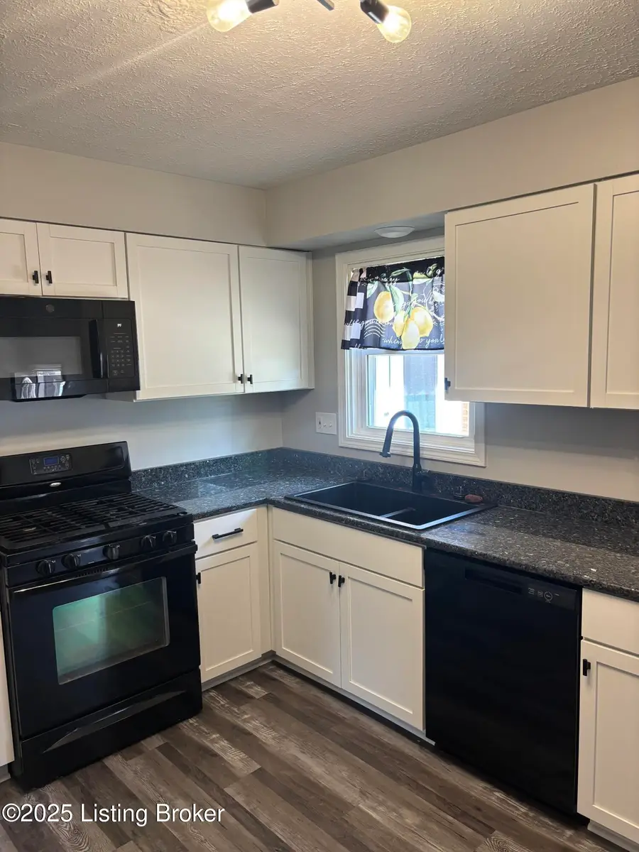 2527 Adrienne Way, Louisville, KY 40216 - Image #3