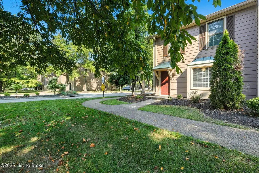 10401 Shelbyville Rd, Louisville, KY 40223 - Image #2