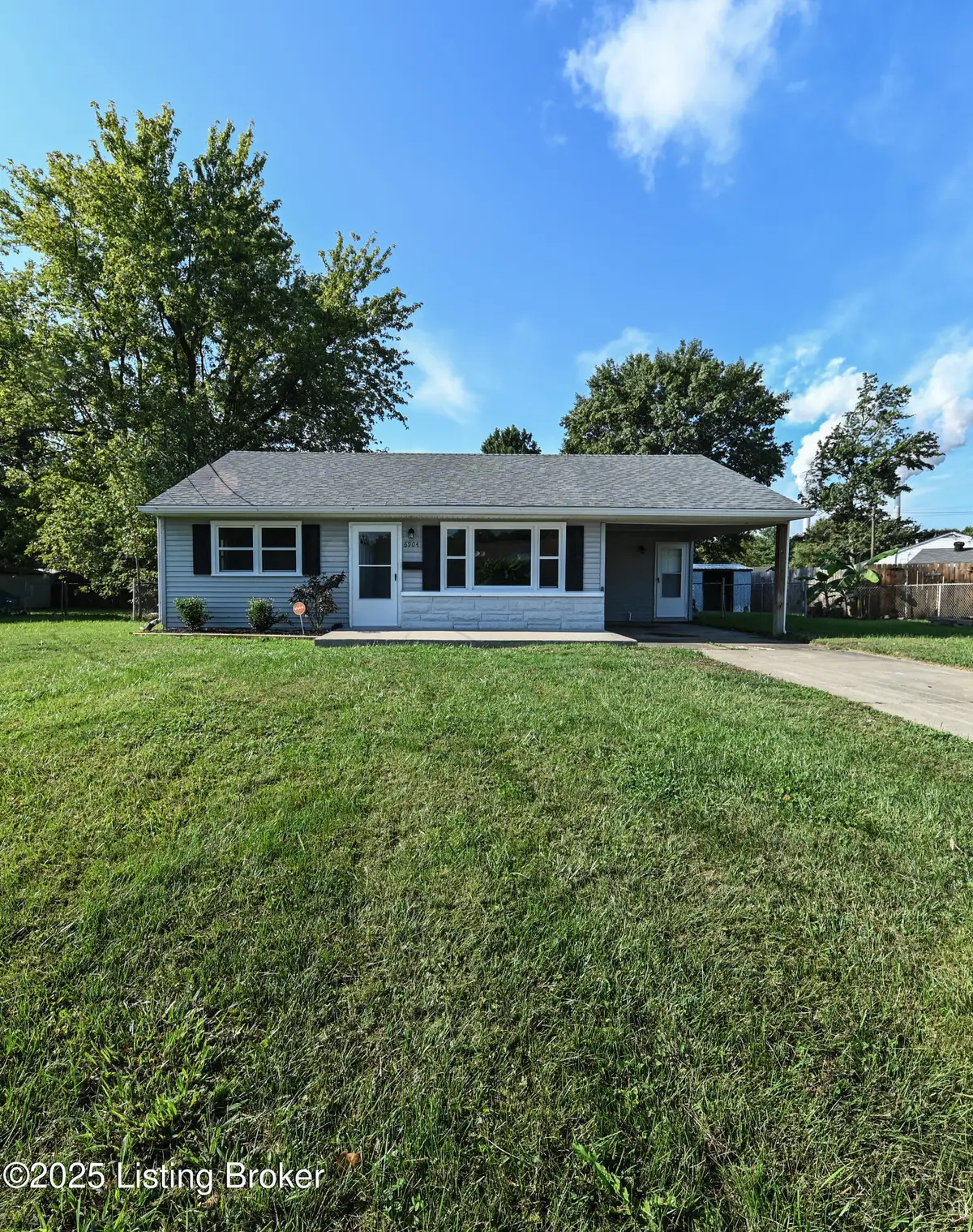 6904 Betsy Ross Dr, Louisville, KY 40272 - Image #1