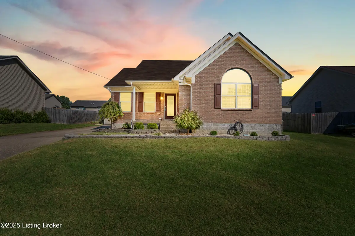 392 Gentry Ln, Mount Washington, KY 40047 - Image #1