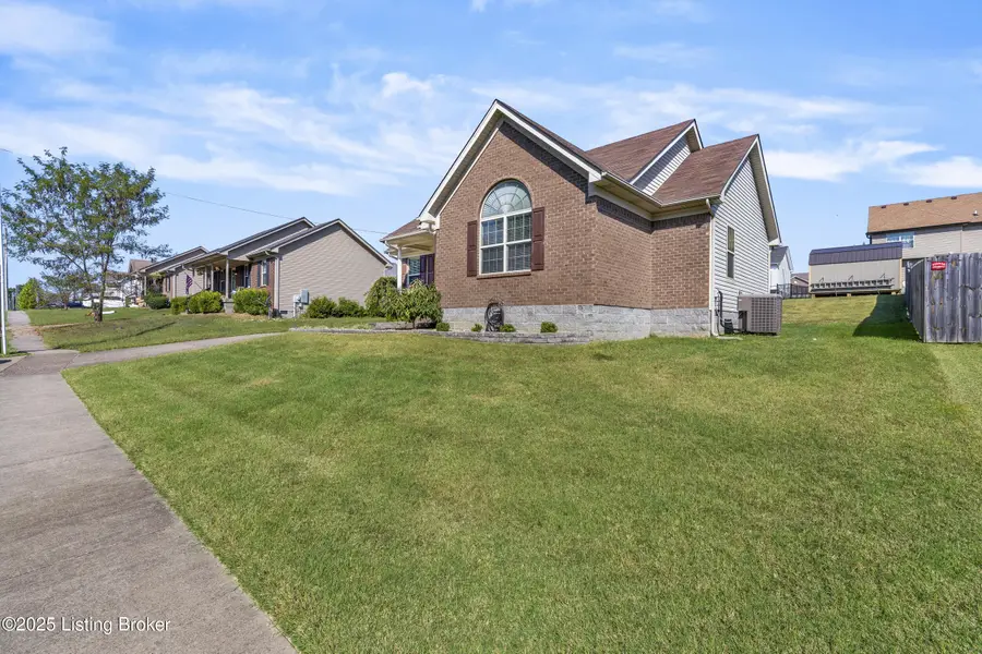 392 Gentry Ln, Mount Washington, KY 40047 - Image #3