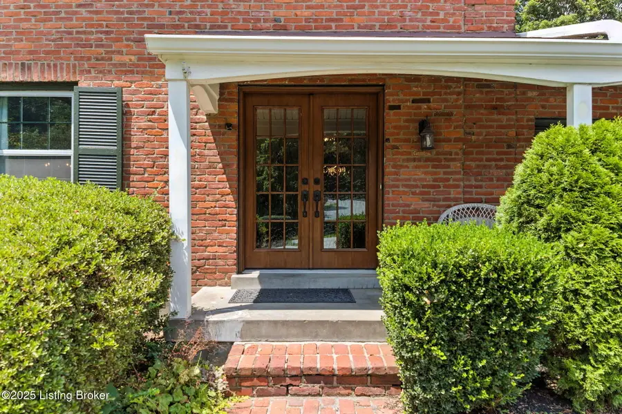 700 Greenridge Ln, Louisville, KY 40207 - Image #2