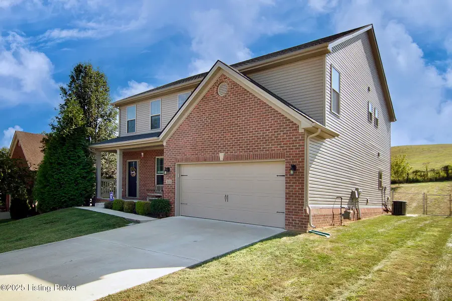 332 White Cliffs Ln, Frankfort, KY 40601 - Image #2