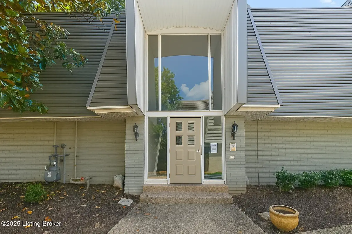 812 La Fontenay Ct, Louisville, KY 40223 - Image #1