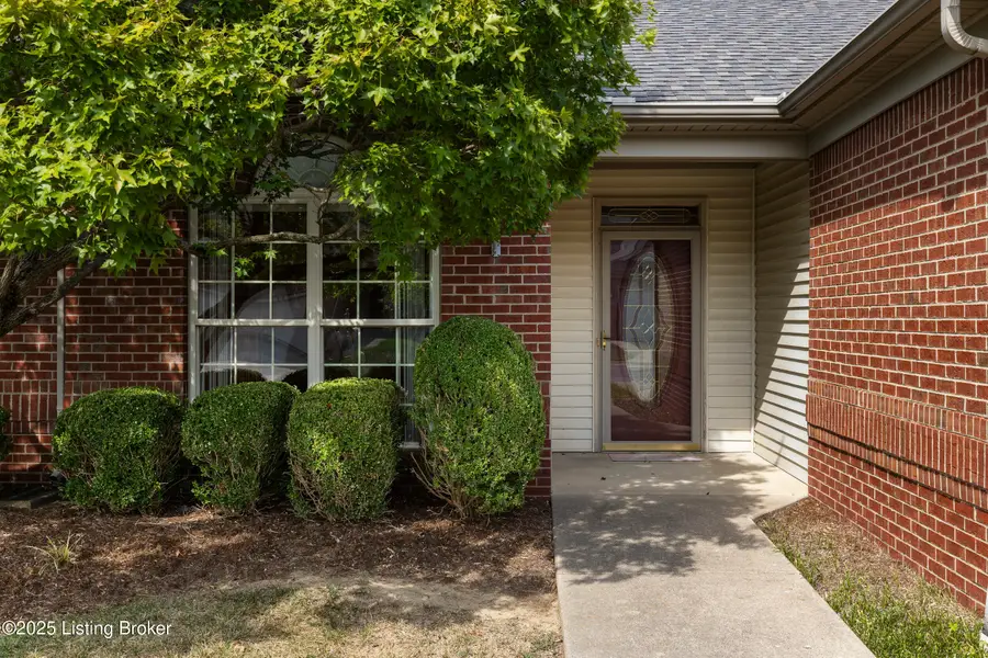 1309 Bent Willow Ln, Louisville, KY 40214 - Image #2