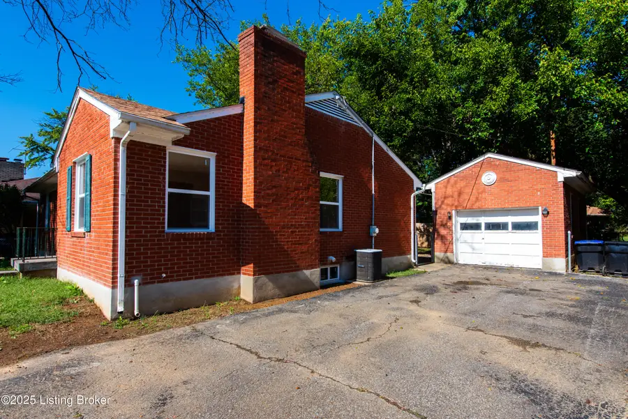 1909 Bashford Manor Ln, Louisville, KY 40218 - Image #3