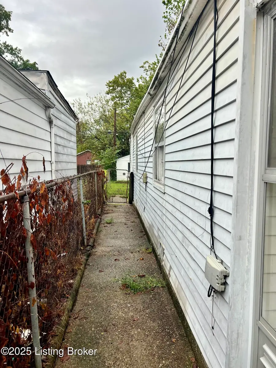 3754 Lentz Ave, Louisville, KY 40215 - Image #2