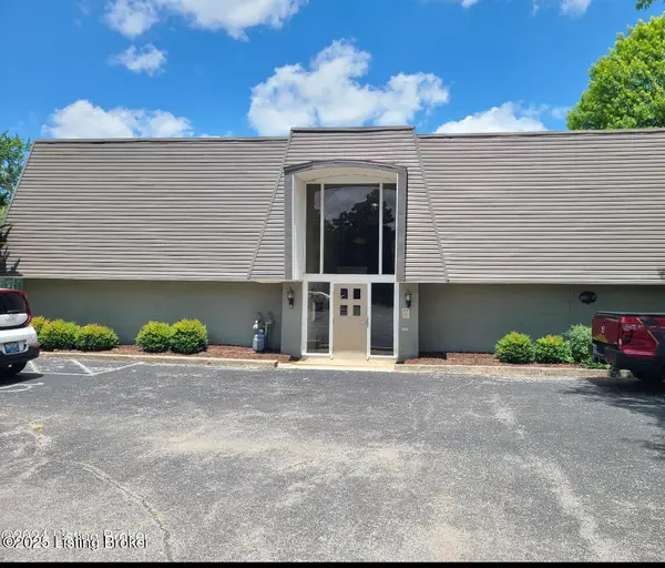 1002 La Fontenay Ct, Louisville, KY 40223