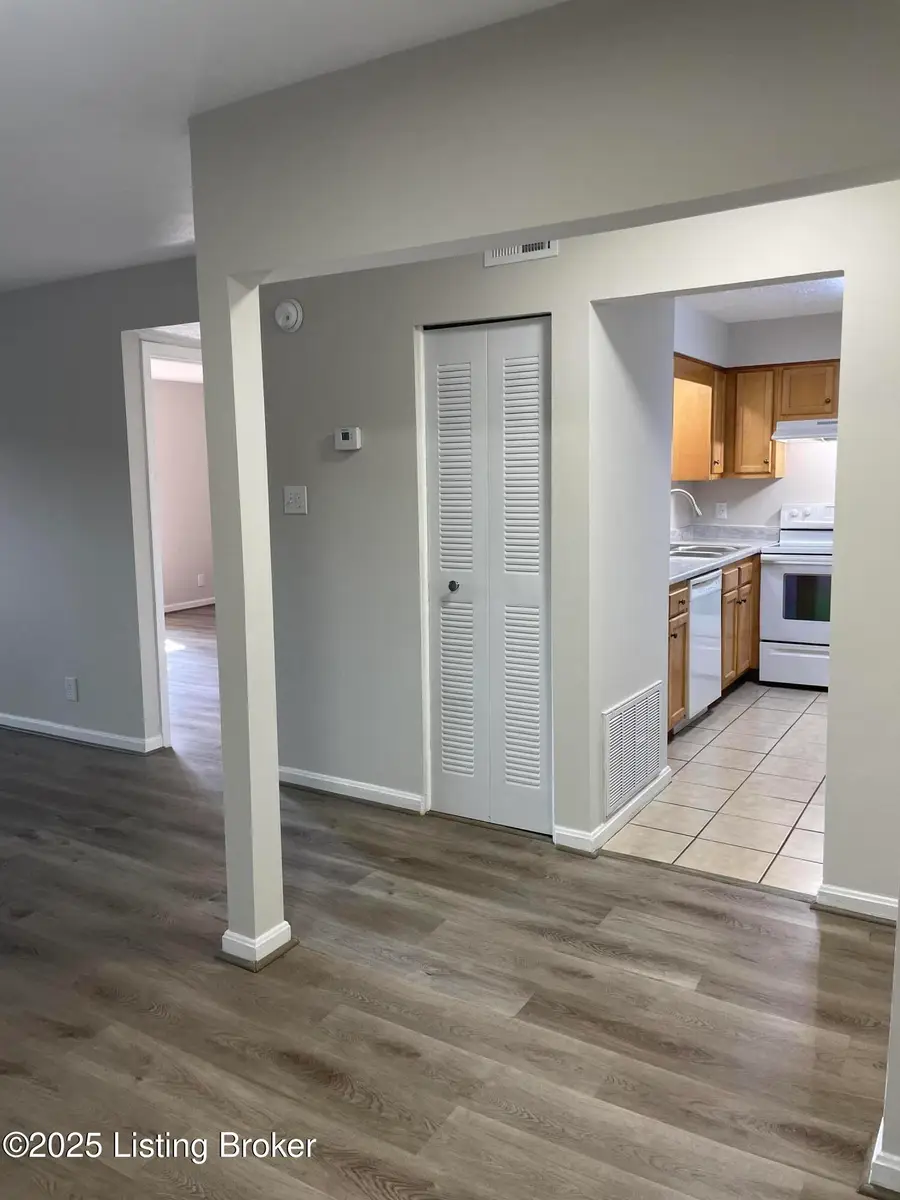 1002 La Fontenay Ct, Louisville, KY 40223 - Image #3