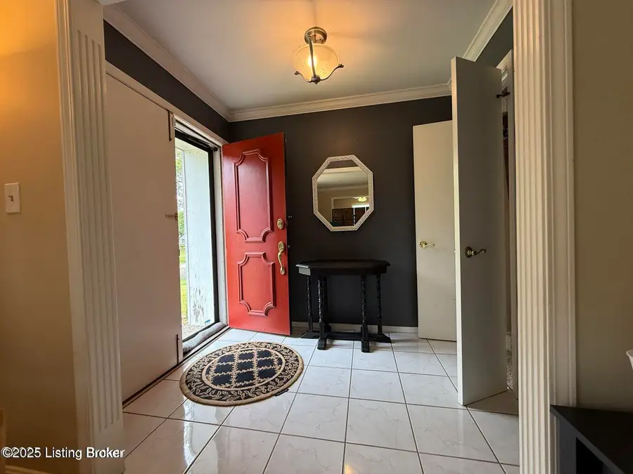 805 Kinross Pl, Douglass Hills, KY 40243 - Image #3