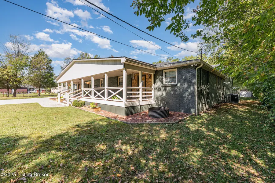 1024 W Hebron Ln, Shepherdsville, KY 40165 - Image #2