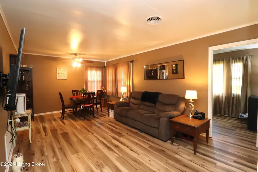 251 Granvil Dr, Louisville, KY 40218 - Image #2