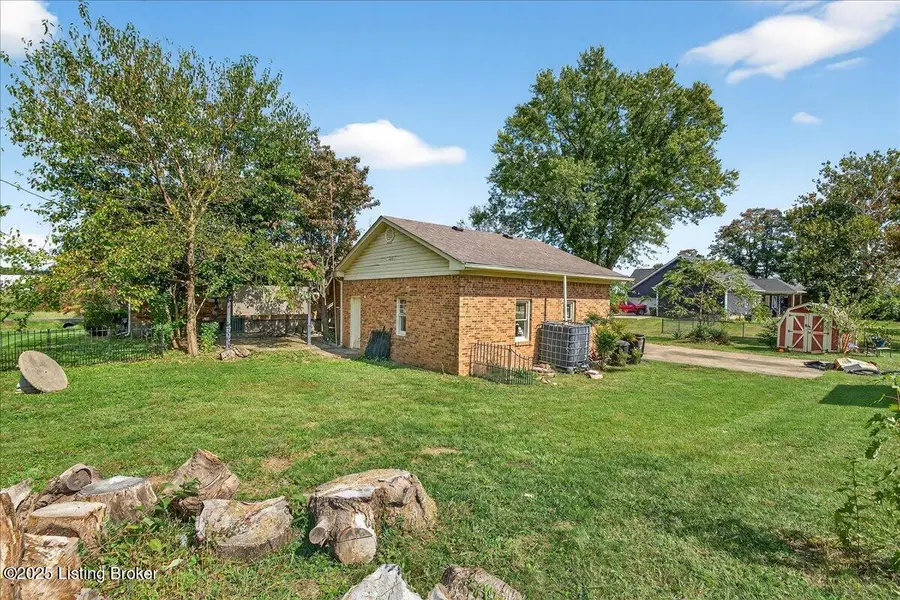 887 Stringer Ln, Mount Washington, KY 40047 - Image #2