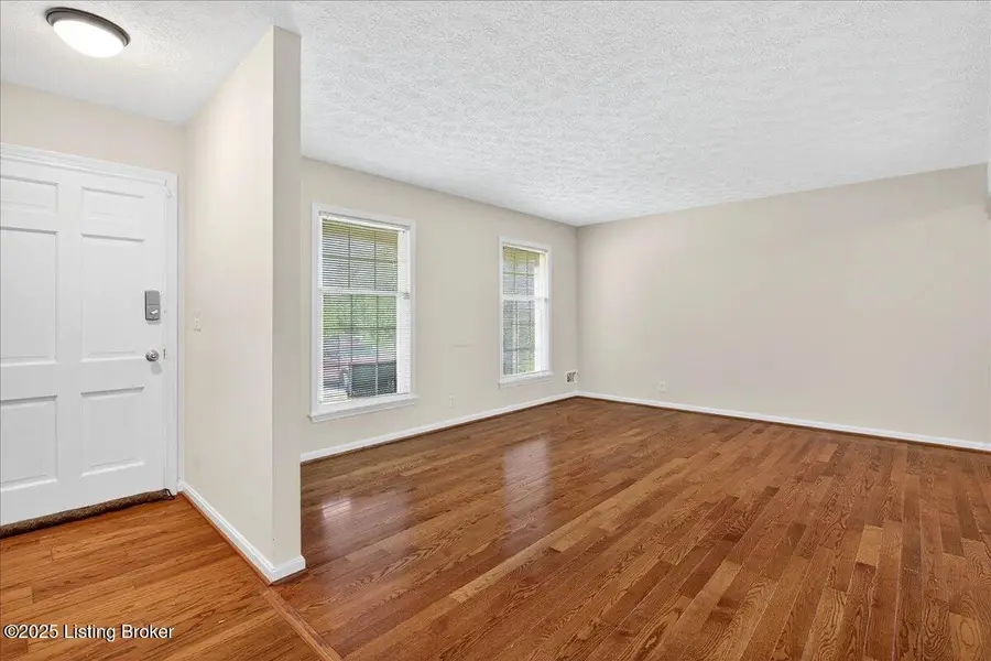 887 Stringer Ln, Mount Washington, KY 40047 - Image #3