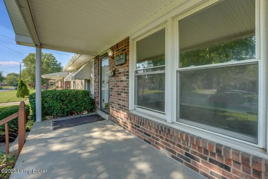5006 Lesabre Dr, Louisville, KY 40216 - Image #2