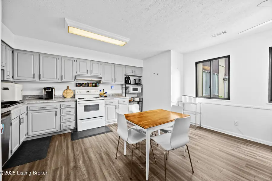 11443 N Tazwell Dr, Louisville, KY 40241 - Image #2