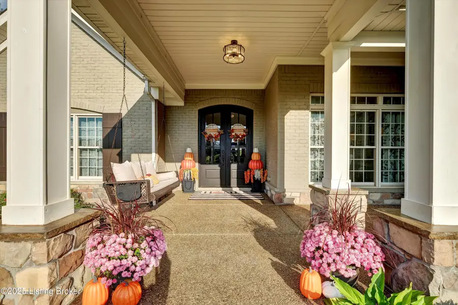 8004 Wooded Ridge Dr, Louisville, KY 40214 - Image #2