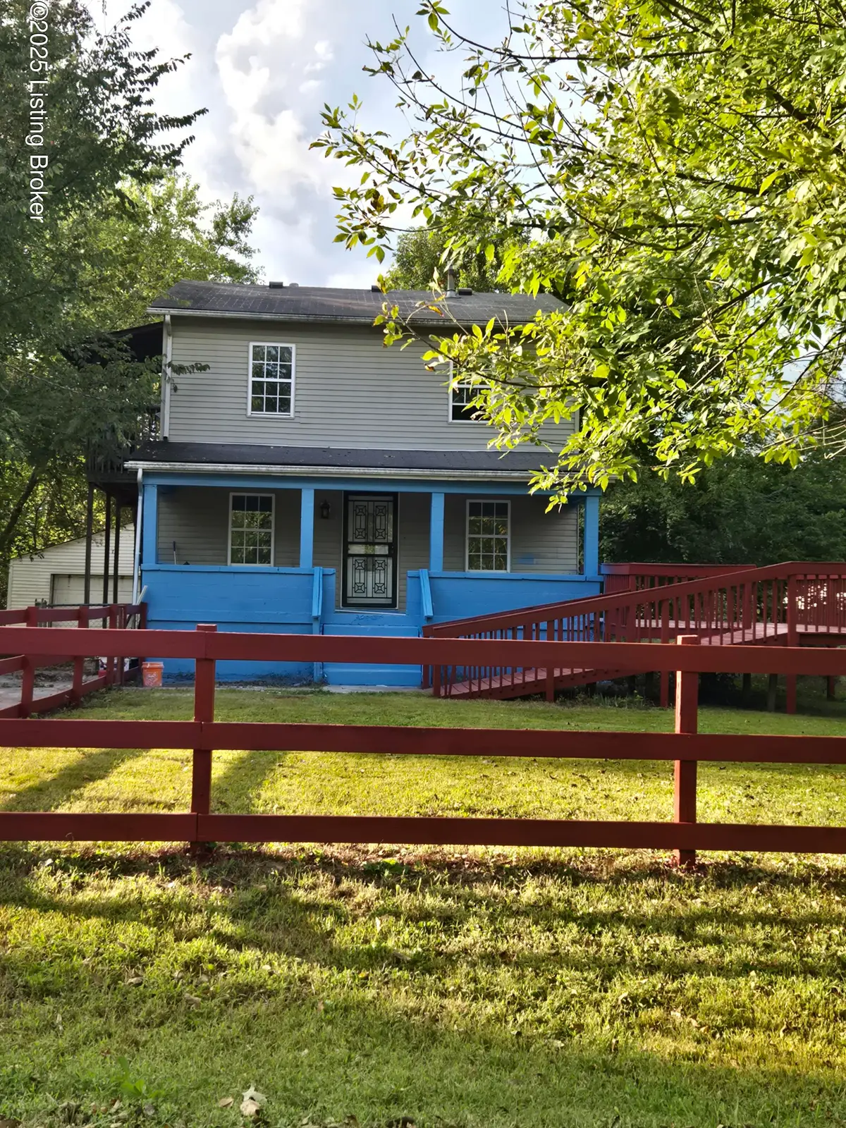 4534 Lake Dreamland Dr, Louisville, KY 40216 - Image #1