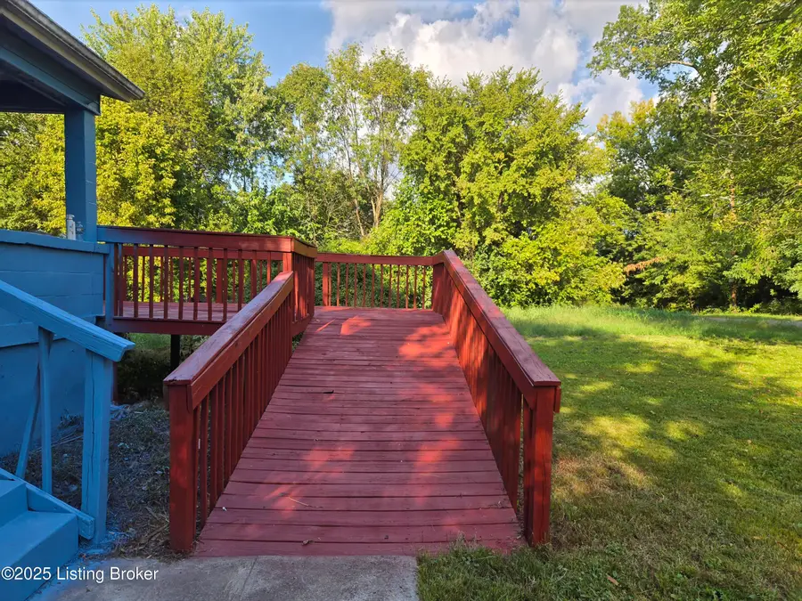 4534 Lake Dreamland Dr, Louisville, KY 40216 - Image #3