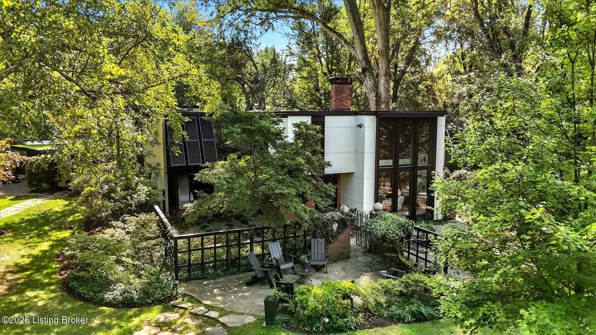 12108 Locust Ln, Anchorage, KY 40223 - Image #1