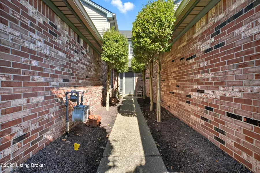 7017 Ridge Run Cir, Prospect, KY 40059 - Image #3