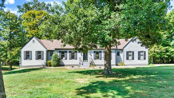 10101 Secretariat Dr, Goshen, KY 40026