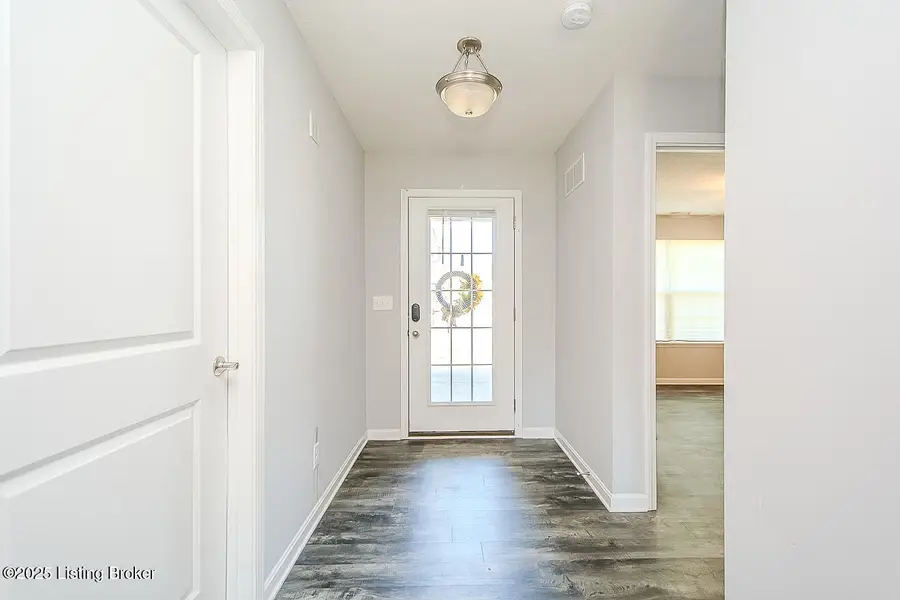 404 Villa Ln, Shepherdsville, KY 40165 - Image #2