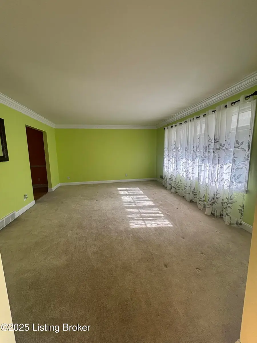 3610 Glencreek Ln, Louisville, KY 40218 - Image #2