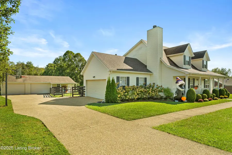 2307 Courtney Dr, La Grange, KY 40031 - Image #2