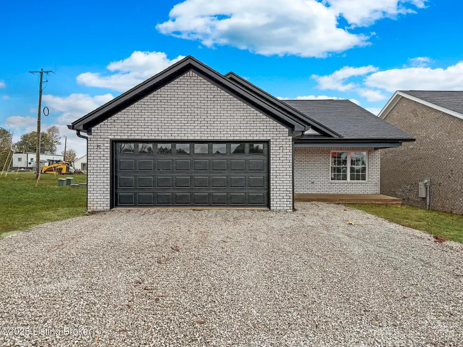 15 Paislynne Ct, Brandenburg, KY 40108 - Image #2