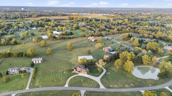 10240 Saddle Pointe Dr, Louisville, KY 40291