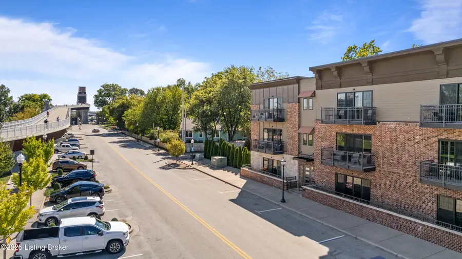 210 Mulberry St, Jeffersonville, IN 47130 - Image #3