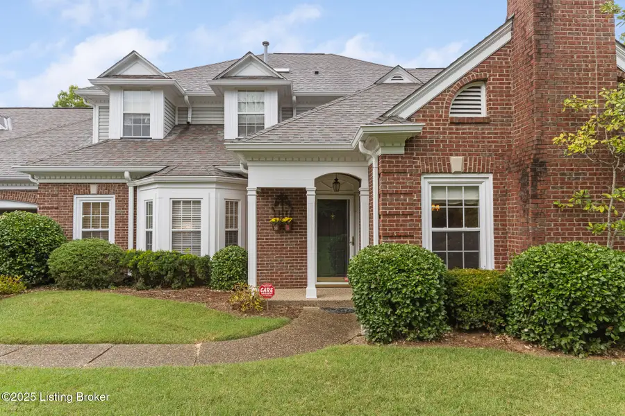 6002 Winding Bluff Ct, Louisville, KY 40207 - Image #2