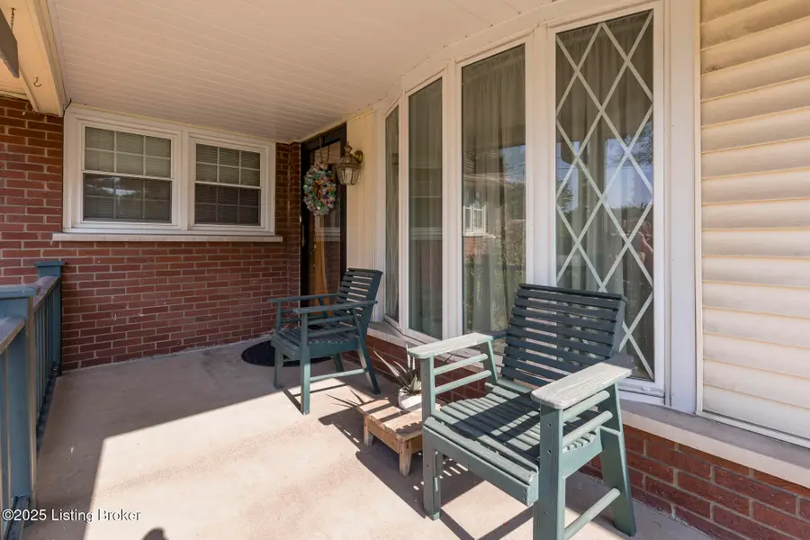 3127 Hartlage Ct, Louisville, KY 40216 - Image #2