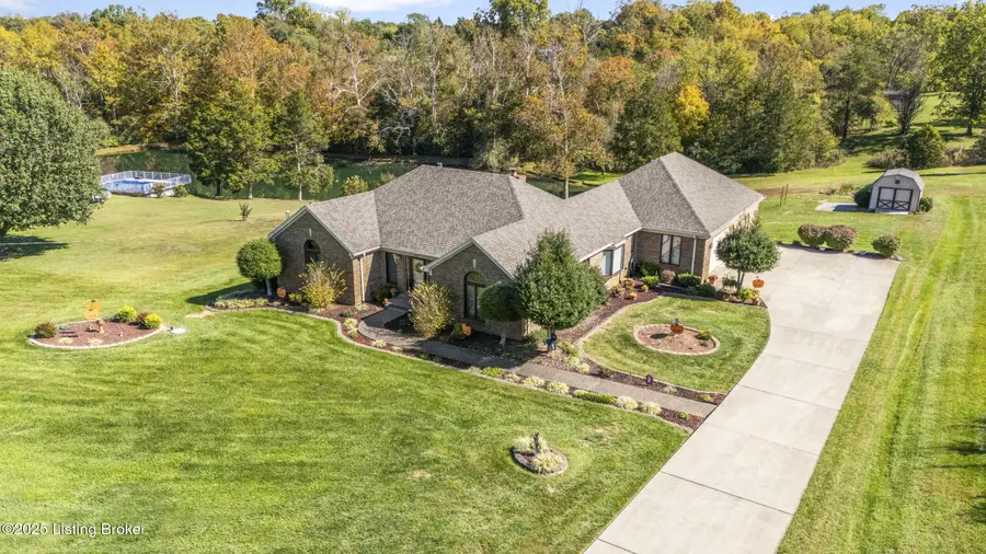 360 Rockcastle Villa Dr, Shepherdsville, KY 40165 - Image #3