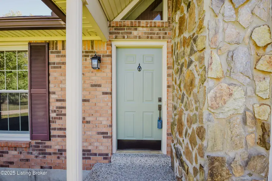 494 Mapleview Dr, Mount Washington, KY 40047 - Image #2