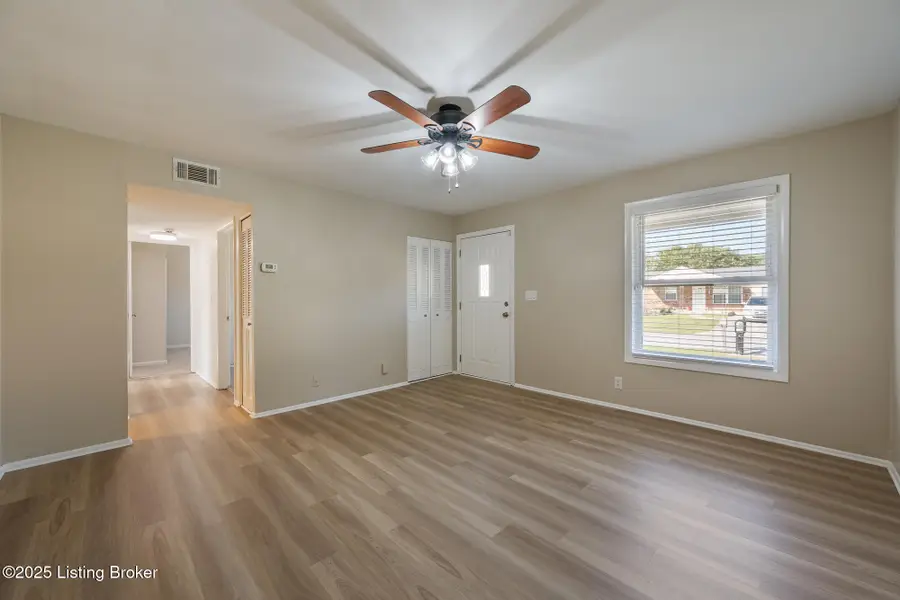 1083 Hillview Blvd, Louisville, KY 40229 - Image #3