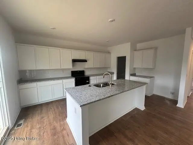 8513 Quail Creek Ct, Louisville, KY 40229 - Image #2