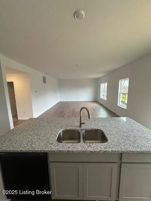 8513 Quail Creek Ct, Louisville, KY 40229 - Image #3