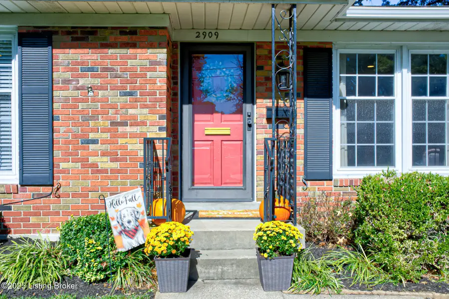 2909 White Plains Rd, Louisville, KY 40218 - Image #3