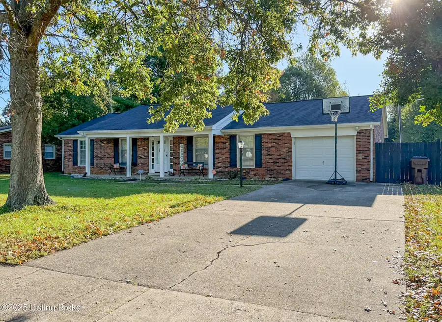 301 Foxtail Rd, Versailles, KY 40383 - Image #2