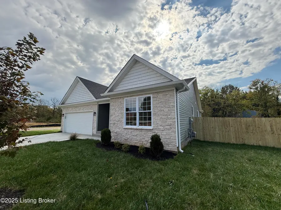 8213 Roseborough Rd, Louisville, KY 40228 - Image #2
